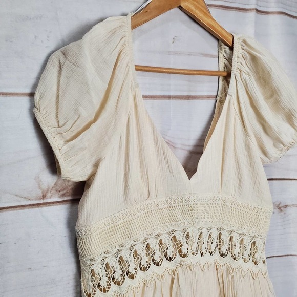 Lulus Dress Womens Size Small Cream Lace Puff Sleeve Ruffle Mini Short Woven - Picture 3 of 13